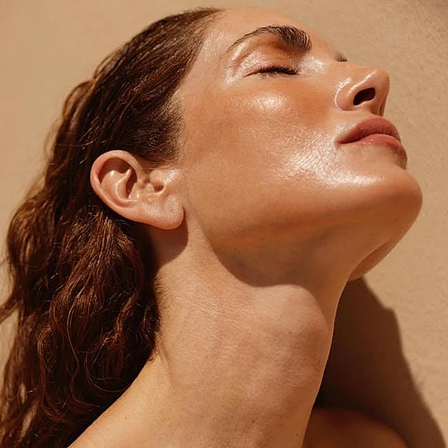 Eugenia Silva luce una piel deliciosa y luminosa.